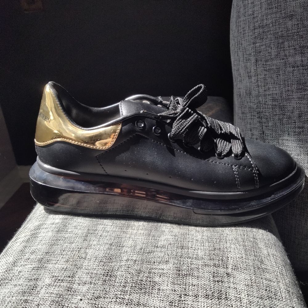 Shoes - Picture 6 of 7
